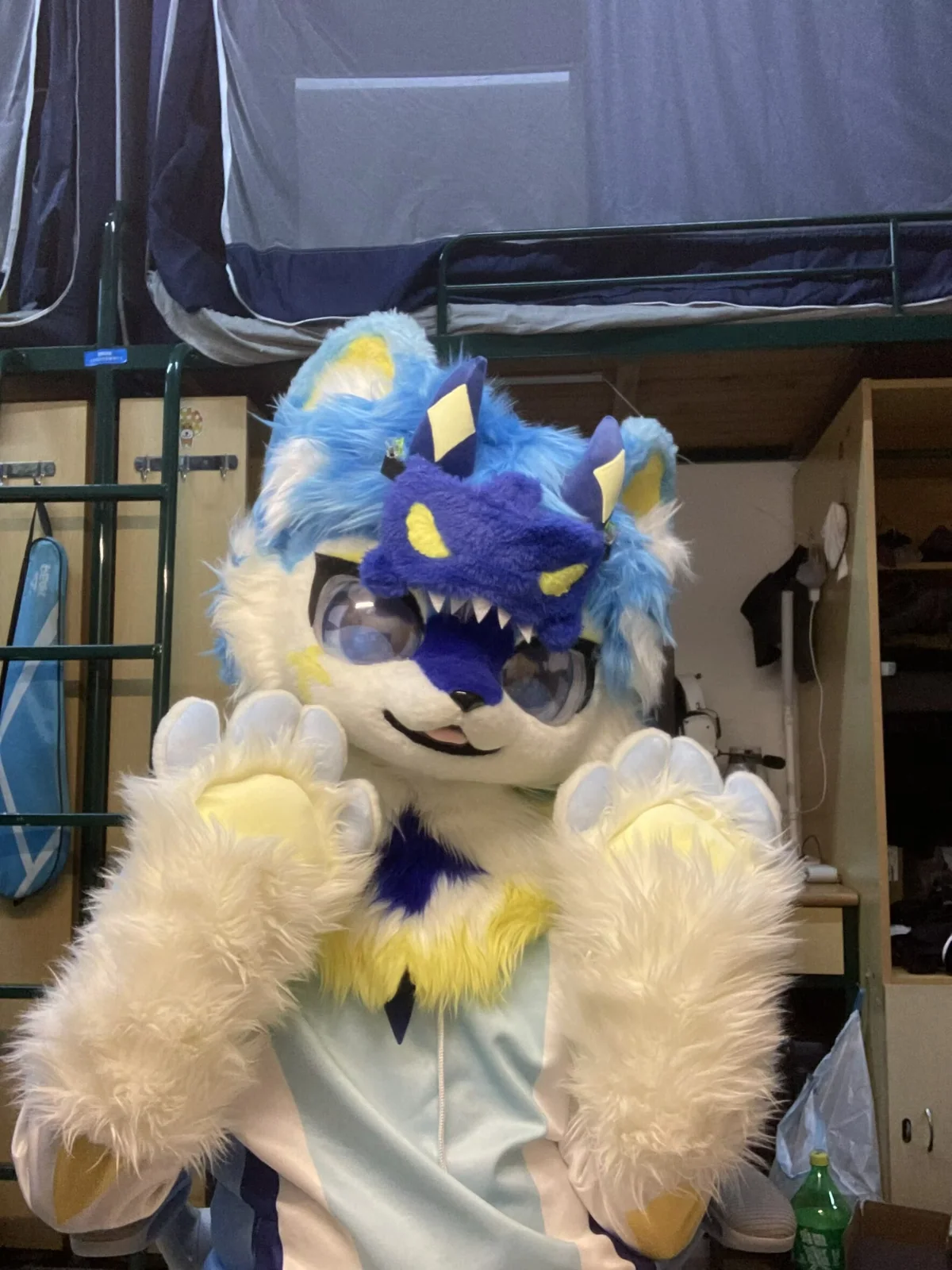 凌焕洛的 furry 兽装成员档案照片